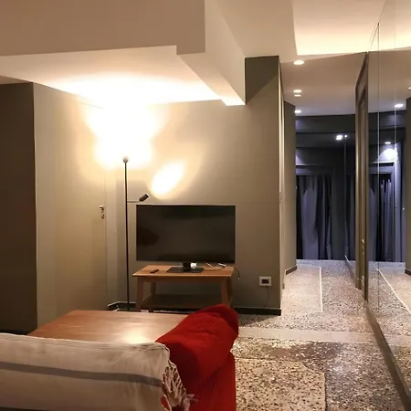 Maison Xxv Aprile By M3trocubo *