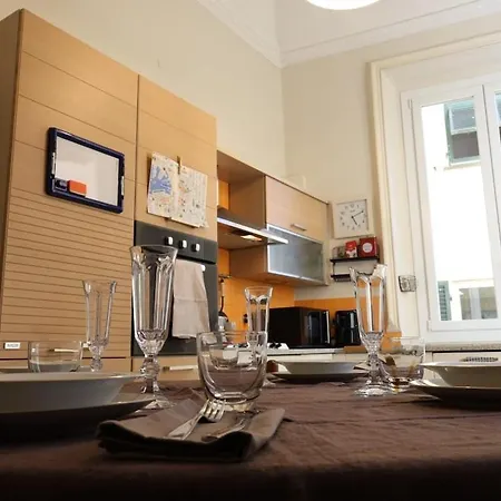 Maison Xxv Aprile By M3trocubo Genua