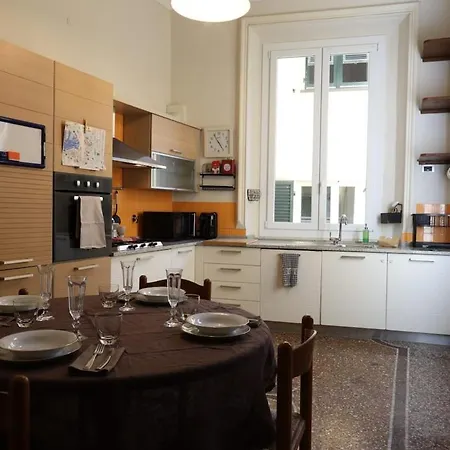 Maison Xxv Aprile By M3trocubo * Genua