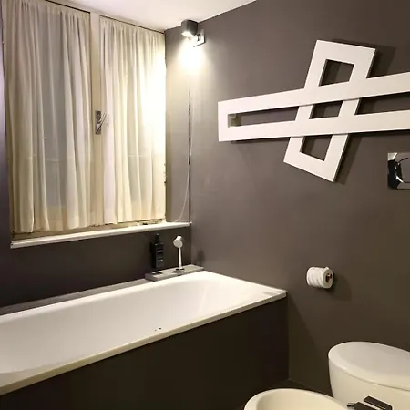 Maison Xxv Aprile By M3trocubo *